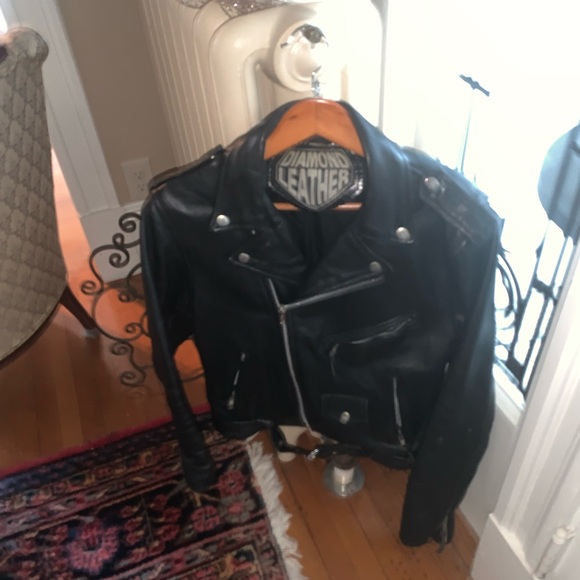 Woman’s Leather Motorcycle Jacket - Picture 3 of 7